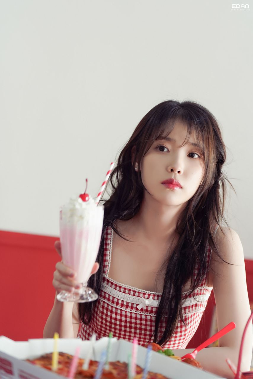 아이유 시즌그리팅 비하인드
