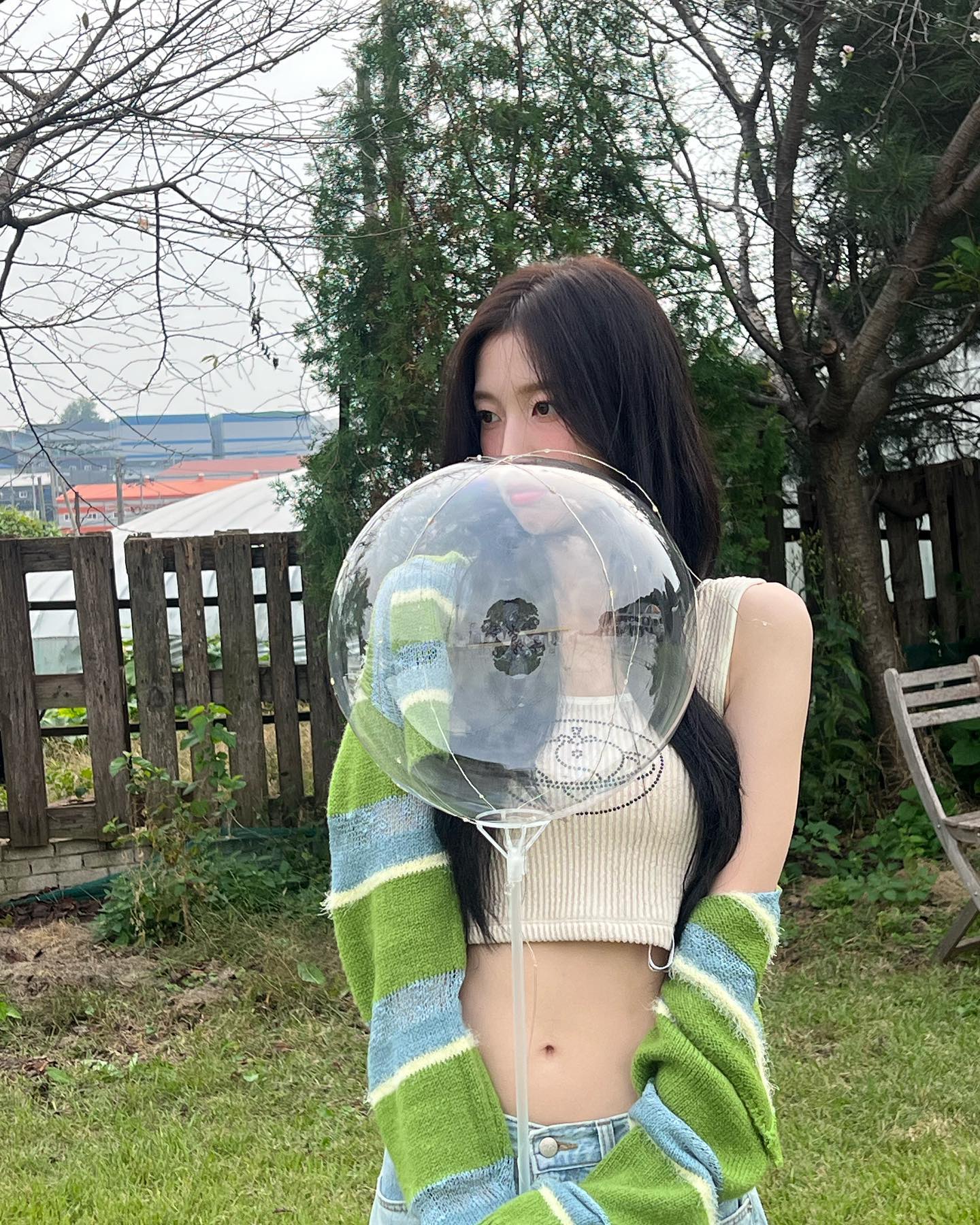 골지 튜브탑 + 청바지 잘록한 개미허리 야꼽 오마이걸 아린