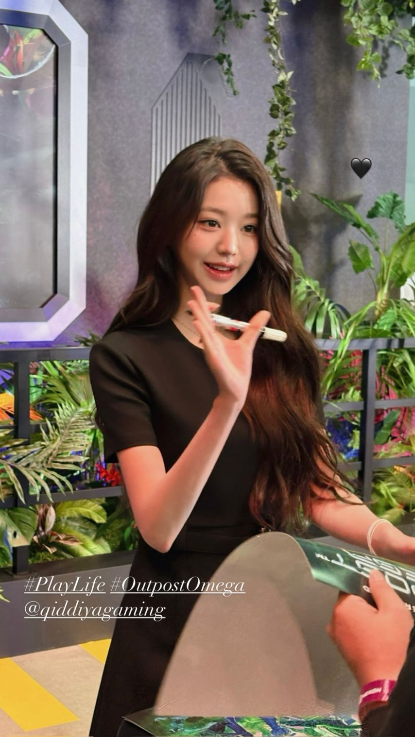 [아이브] 지스타에 나타난 장원영 공주님 미모 ㄷㄷ