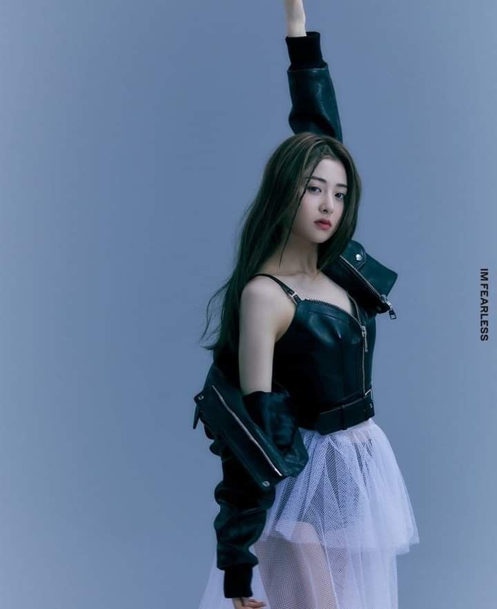 르세라핌 허윤진