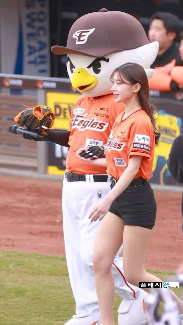 뒤태가 유난히 좋은 김나연 치어리더
