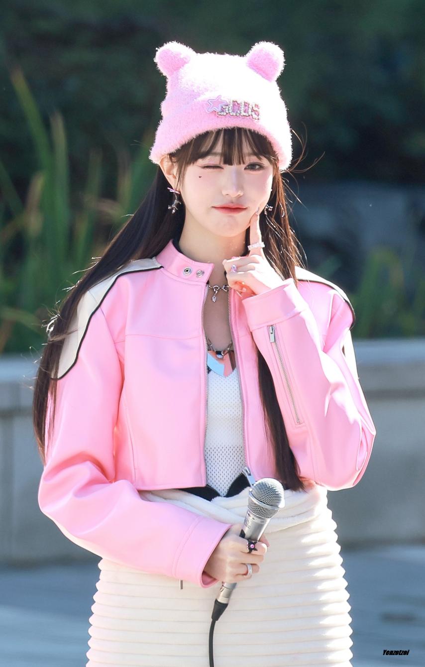 핑크 곰돌이 비니 쓴 아이브 장원영 귀여움 + 미모 수준