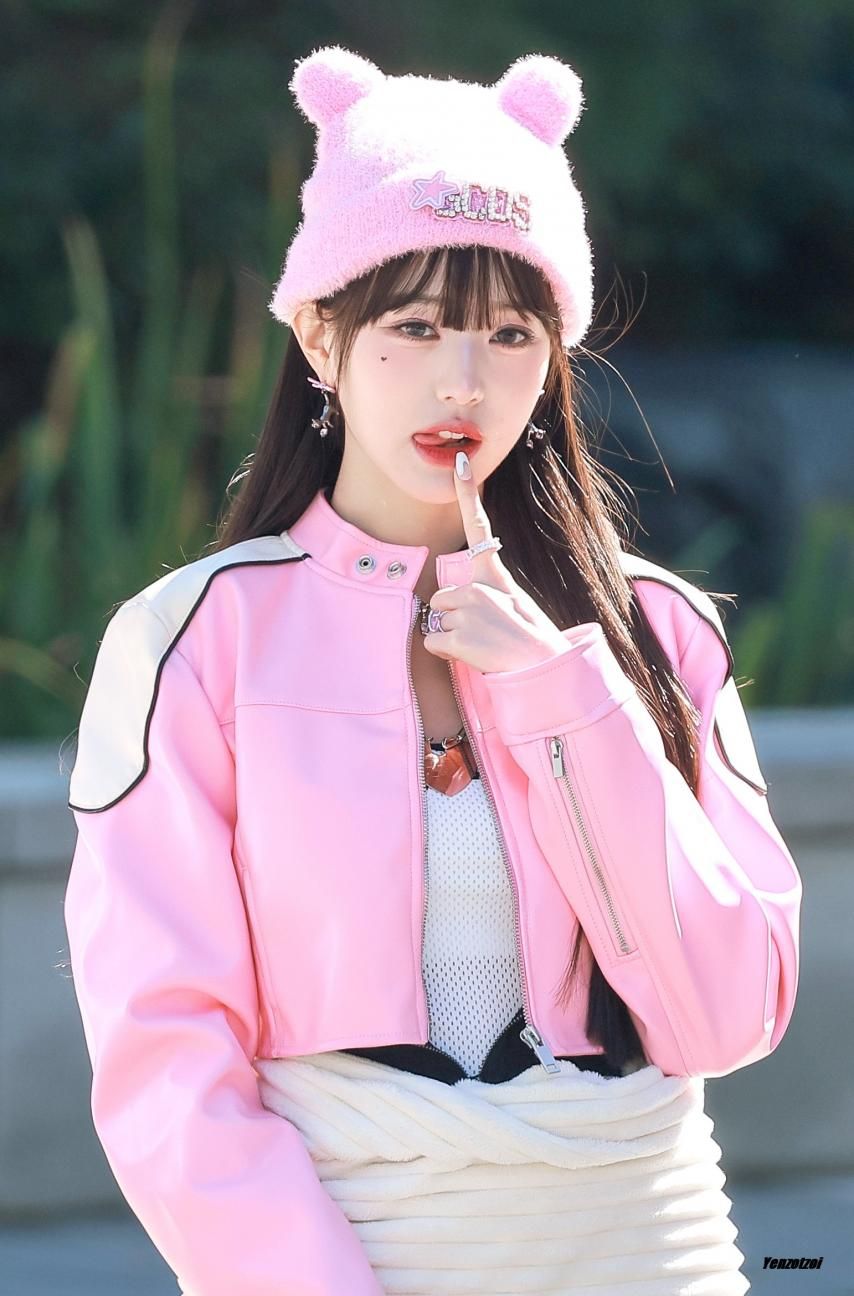 핑크 곰돌이 비니 쓴 아이브 장원영 귀여움 + 미모 수준