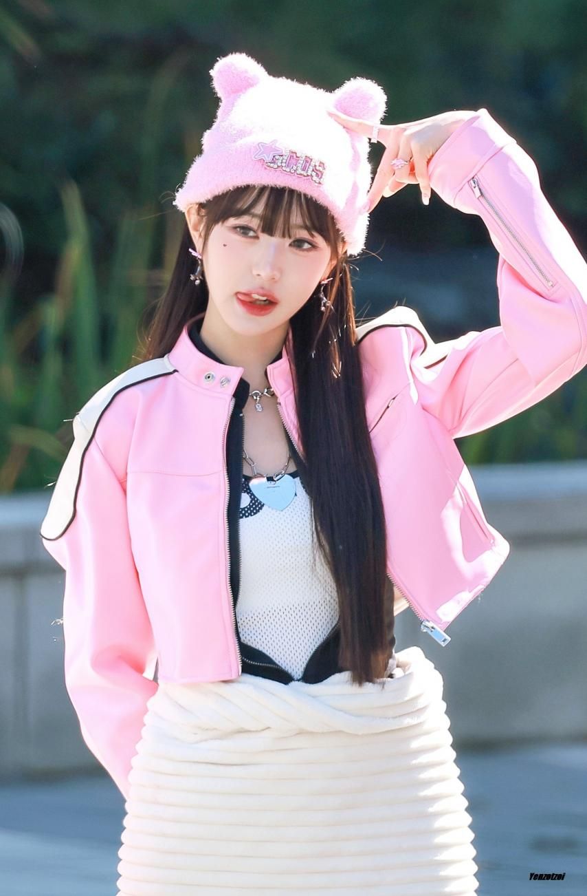핑크 곰돌이 비니 쓴 아이브 장원영 귀여움 + 미모 수준