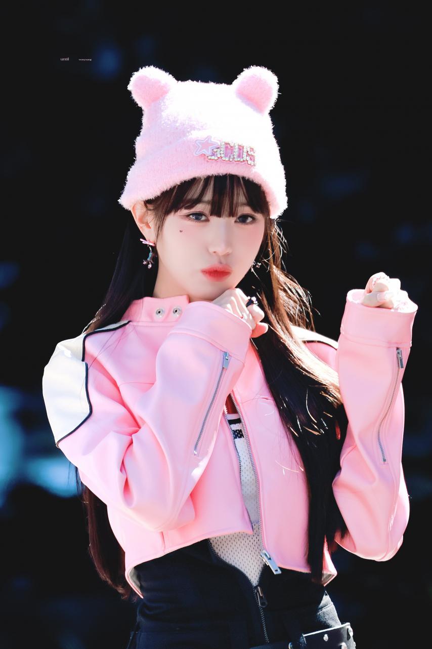 핑크 곰돌이 비니 쓴 아이브 장원영 귀여움 + 미모 수준