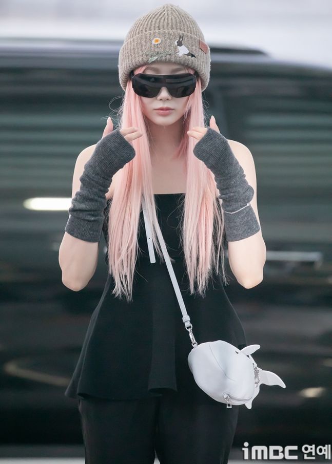 훤히 드러난 어깨 에스파 지젤