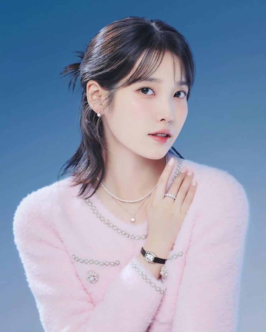 아이유 제이에스티나