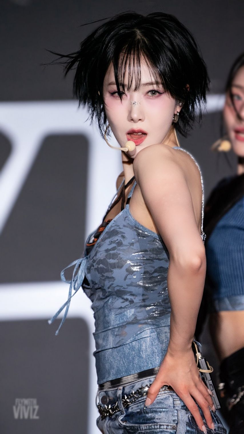 VIVIZ  신비