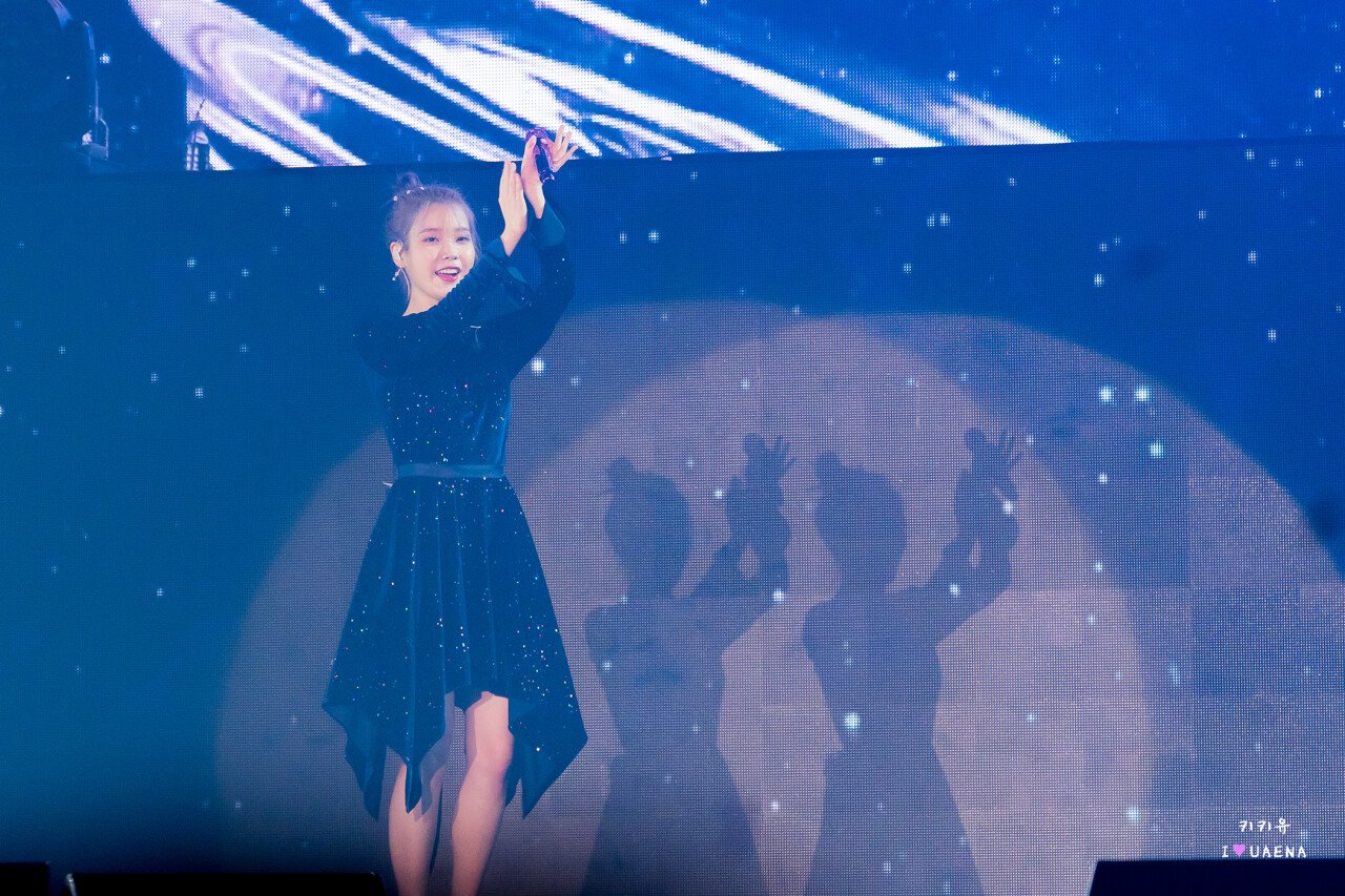 아이유 콘서트 사진