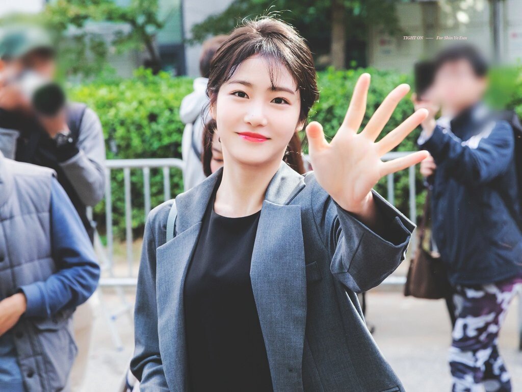 가을과 잘 어울리는 배우 신예은