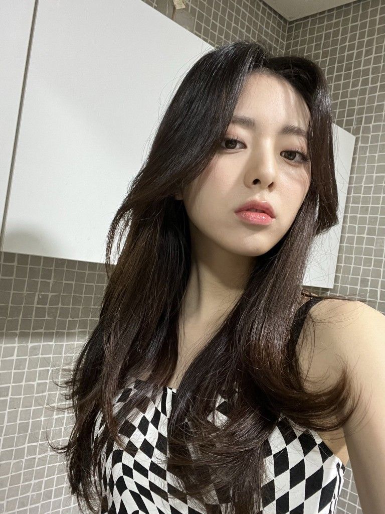 ITZY Yuna.jpg