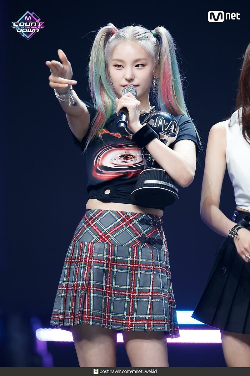 ITZY 황예지.jpg