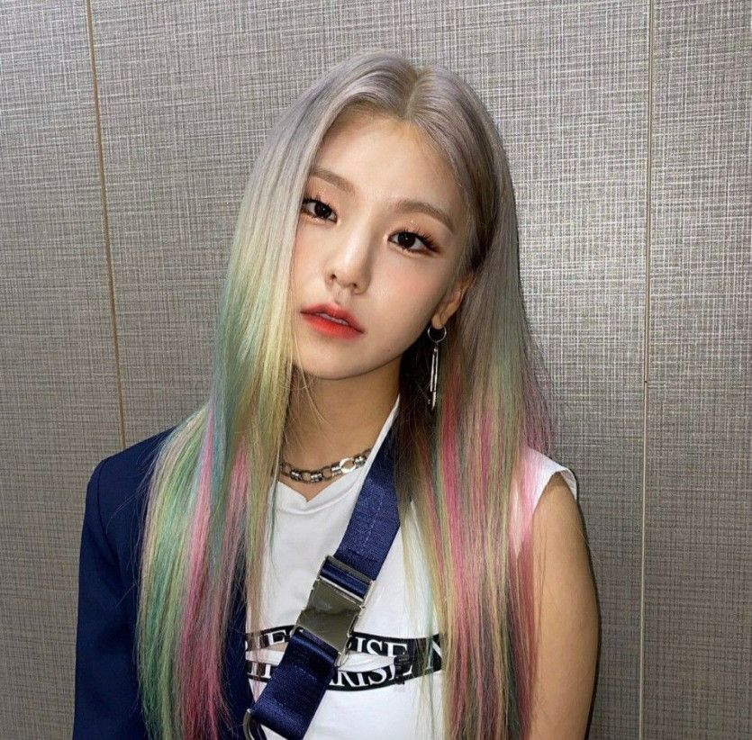 ITZY 황예지.jpg