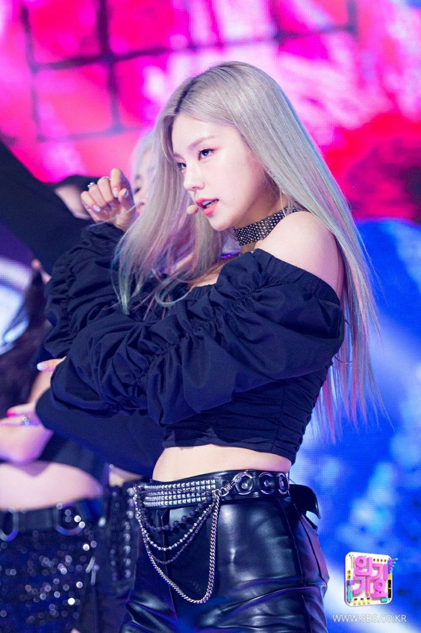 ITZY 황예지.jpg