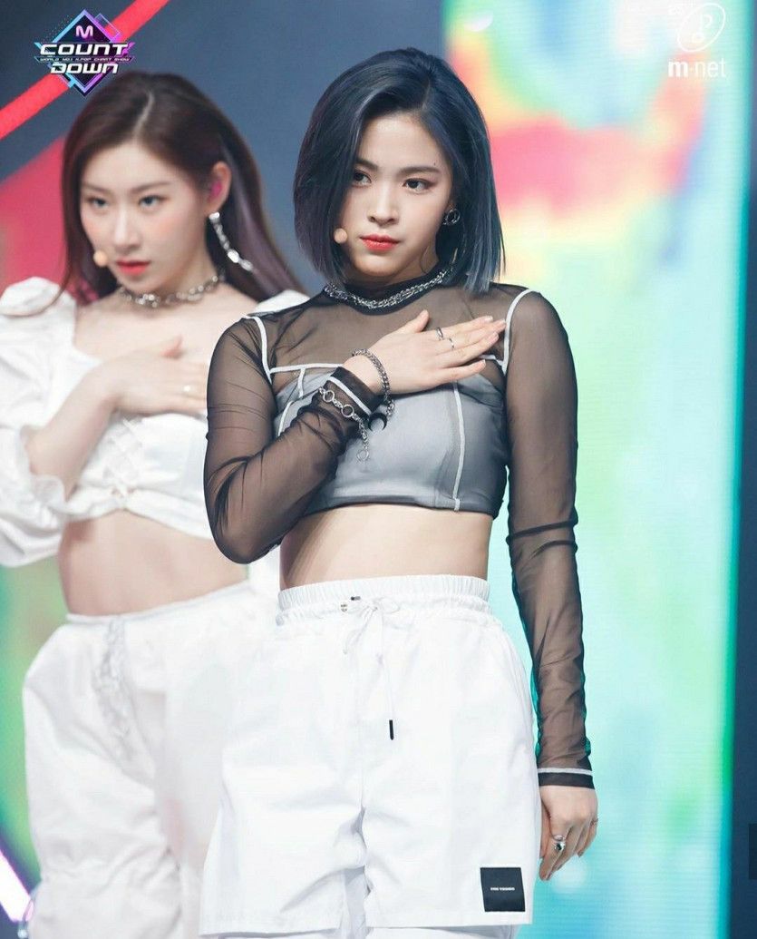 ITZY 류진.jpg