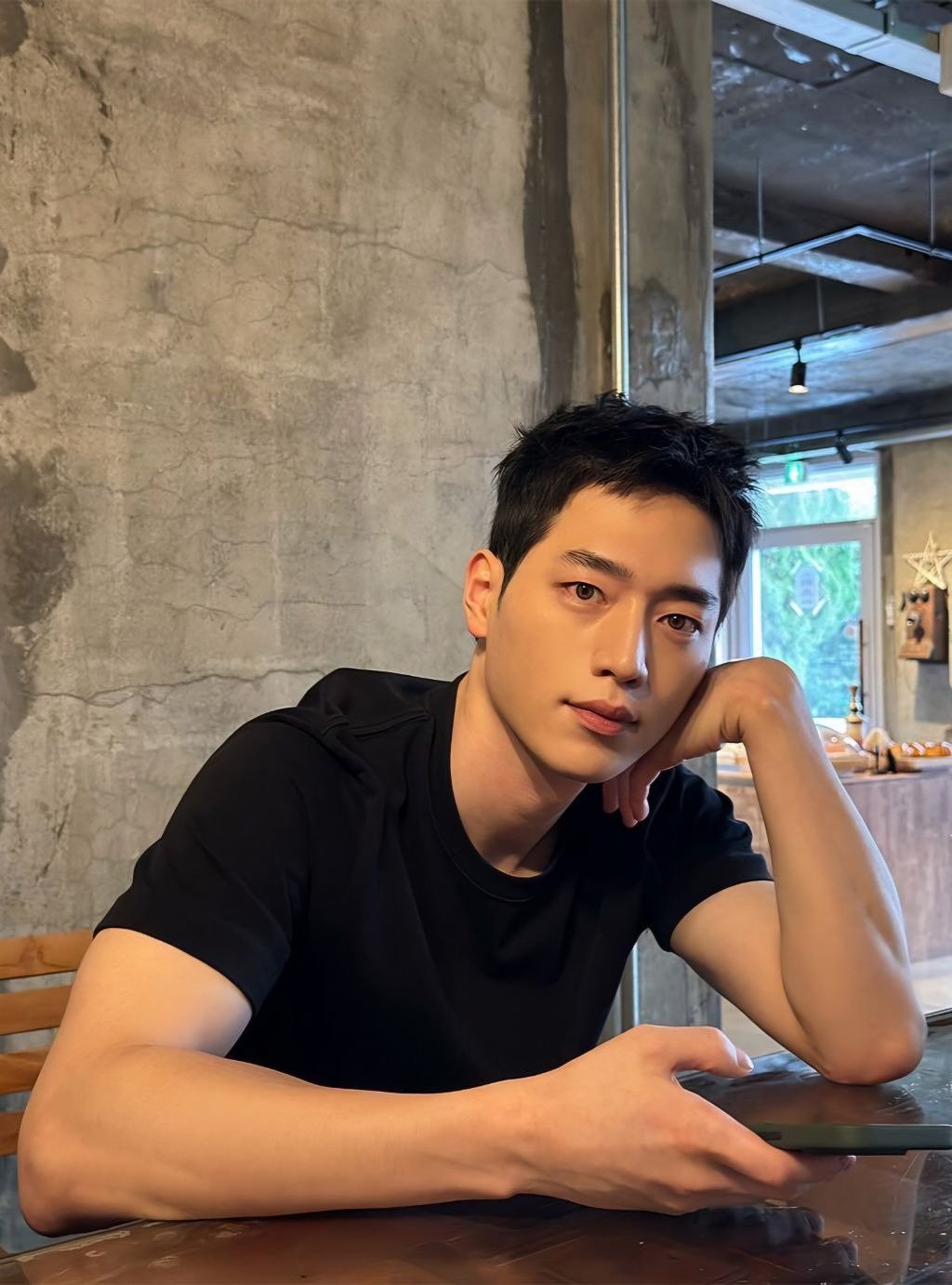 활동 너무 뜸한 서강준 근황 ㄷㄷ