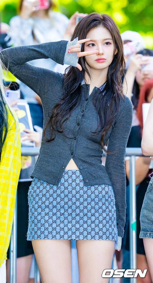 허리라인도 이쁜 엔믹스 설윤