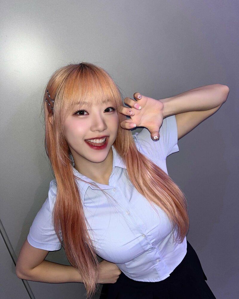 교복 셔츠가 터질듯한 가슴 볼륨감 시그니처 지원
