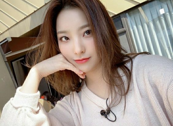 프로미스나인 새롬