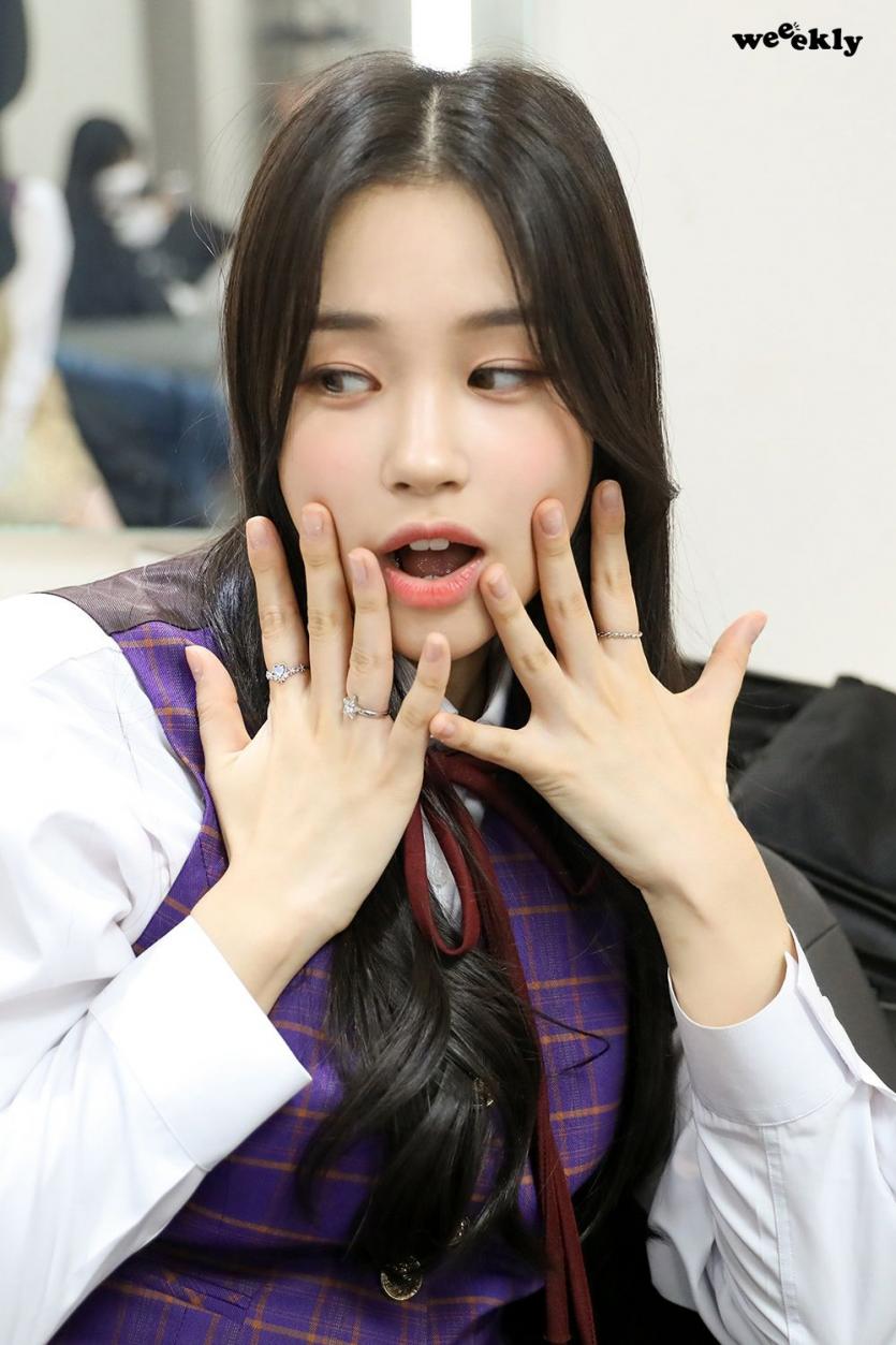 Weeekly 지한.jpg