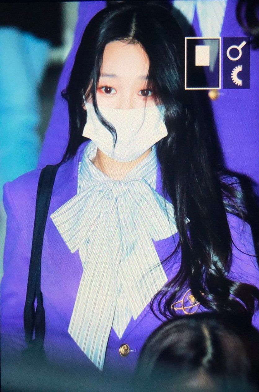Weeekly 지한.jpg