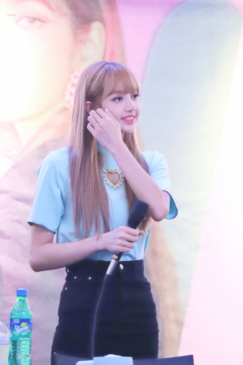 블랙핑크 리사.jpg