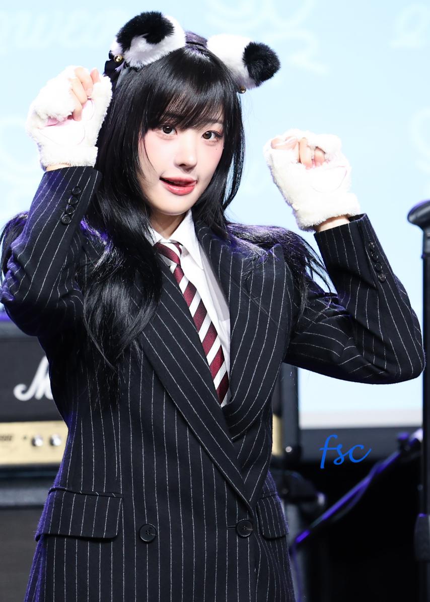 QWER 히나