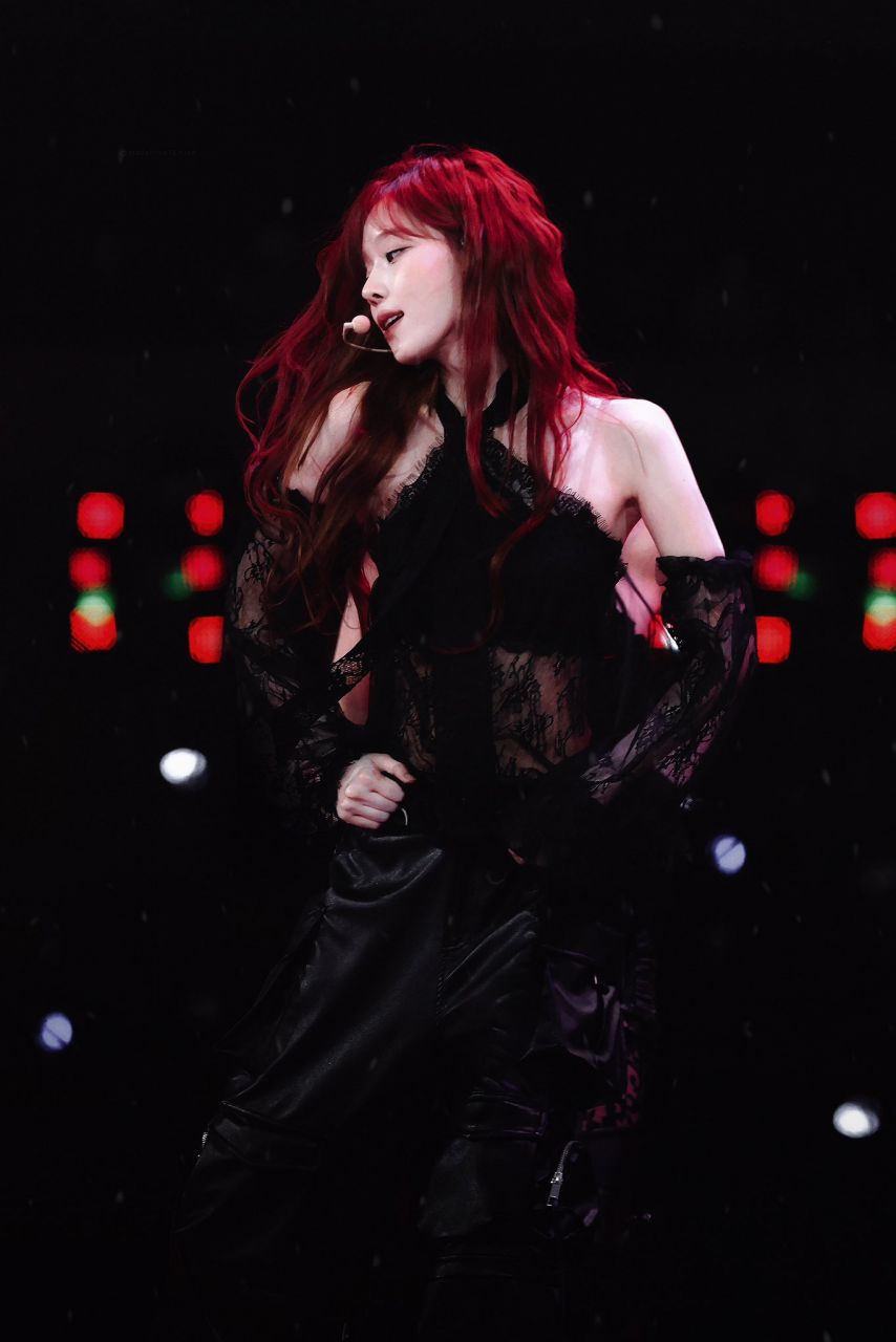 대포로 찍은 윈터 MIROTIC 무대 사진