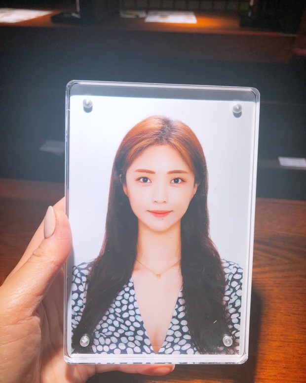ㅇㅎ) 항공승무원과 졸업. 대기업 비서 출신. 미모의 먹방 유튜버 꿀꿀보보. 키 170에 글래머 몸매~!! [약후]
