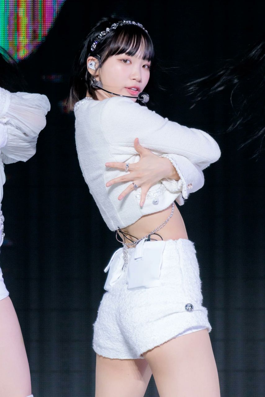 [르세라핌] 피카츄 때리는 김채원