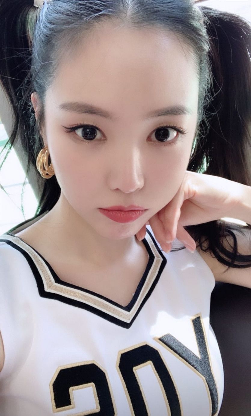 손나은.jpg