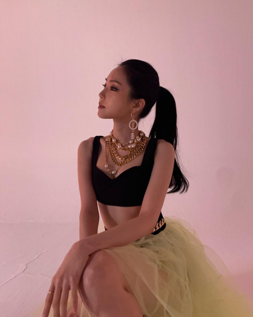 손나은.jpg