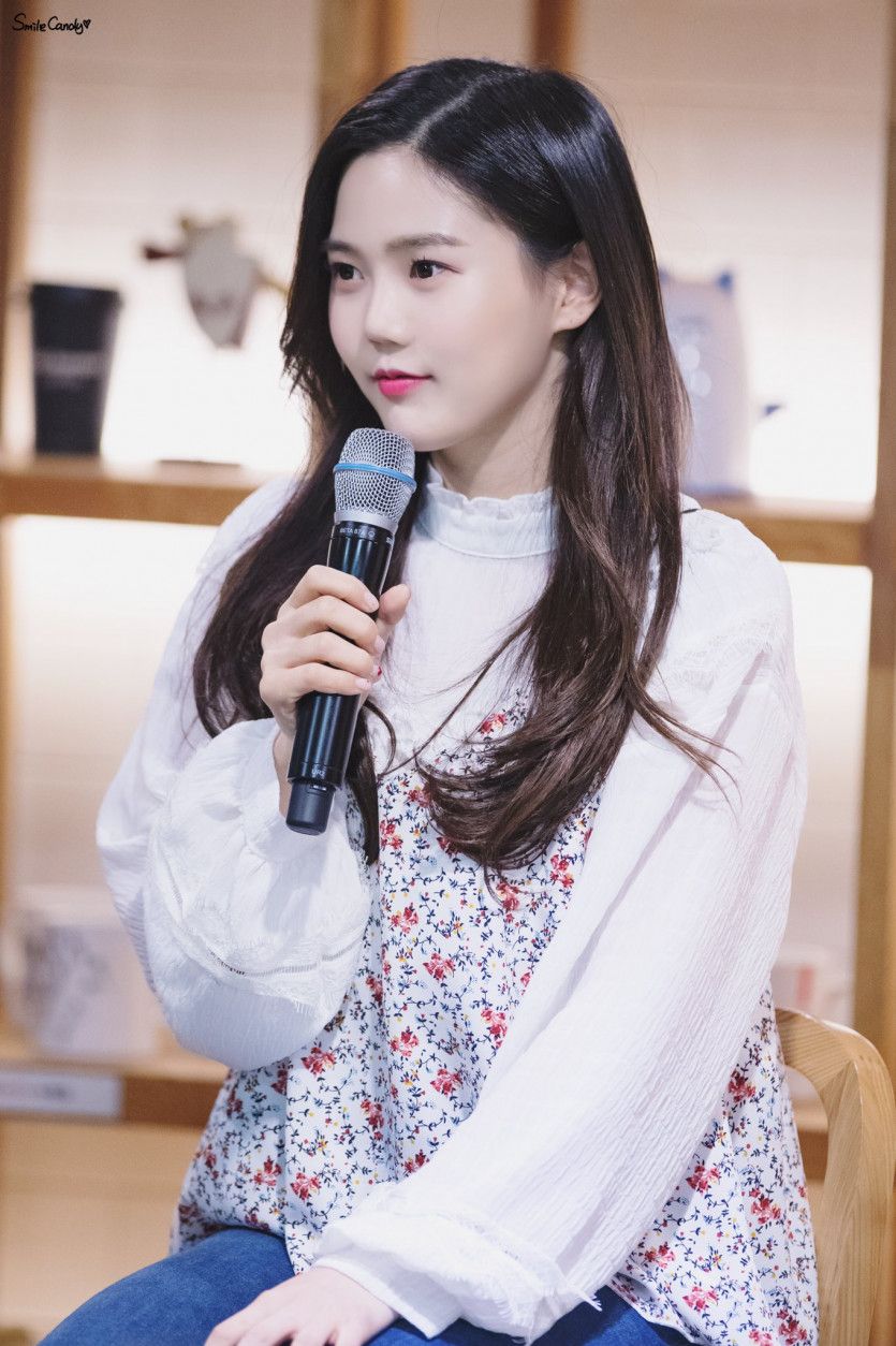 오마이걸 효정.jpg