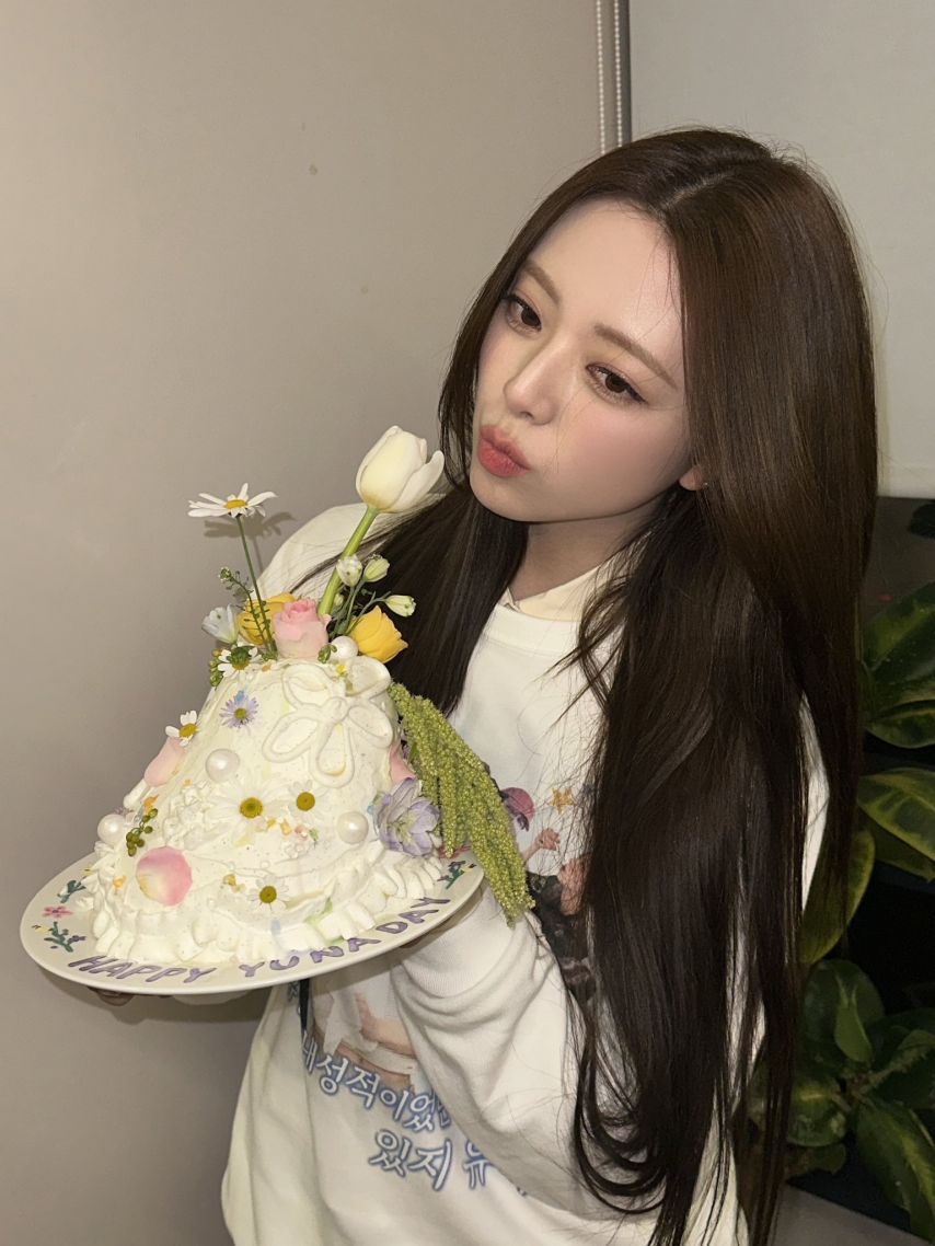 ITZY 유나 생일