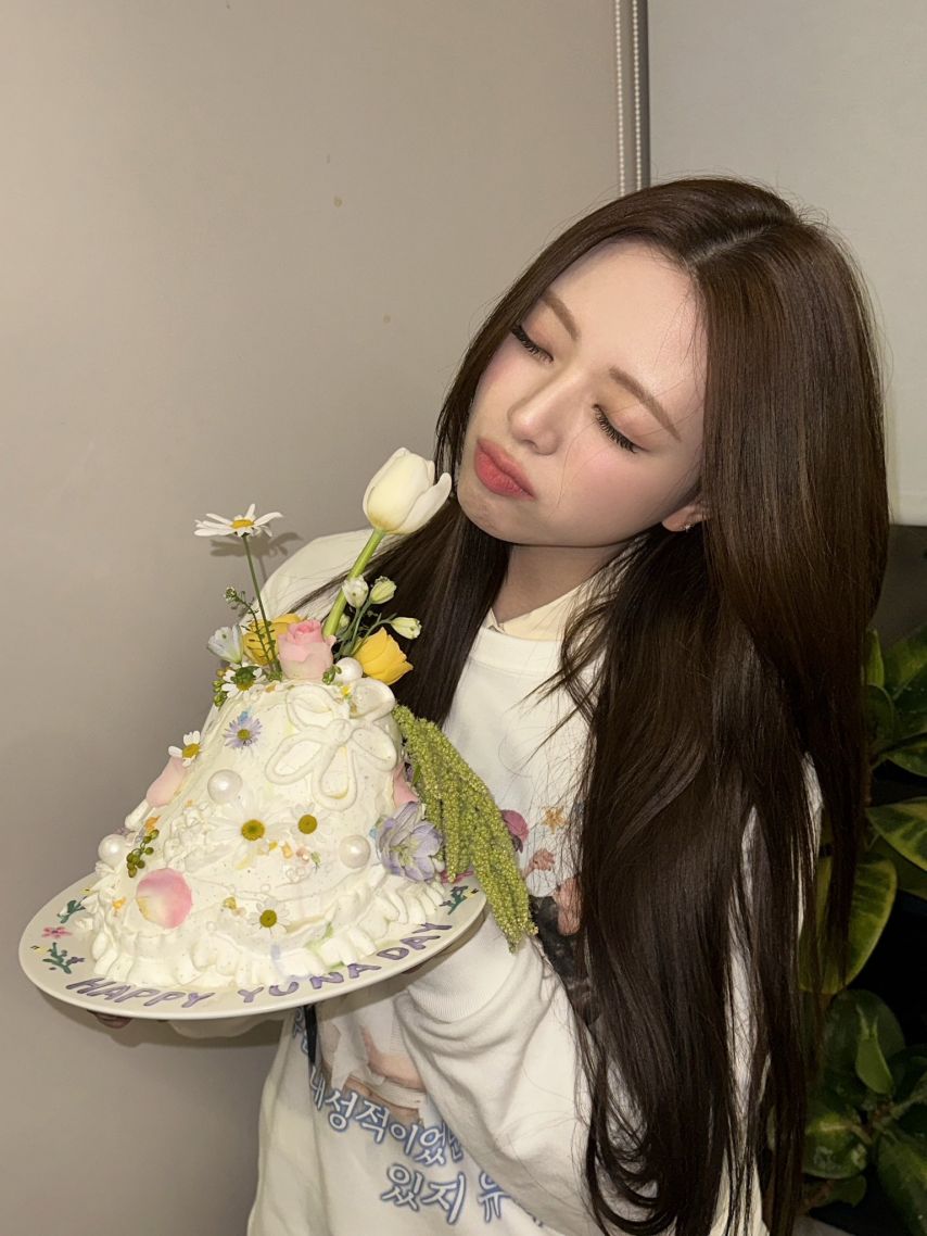 ITZY 유나 생일