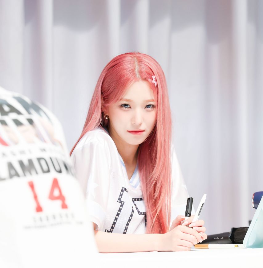 프로미스나인 백지헌