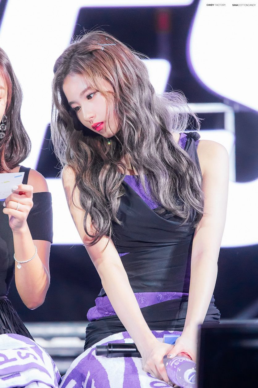트와이스 사나.jpg