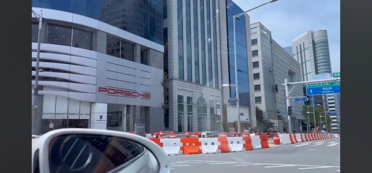 20살에 첫차로 포르쉐 911 출고하는 대학생