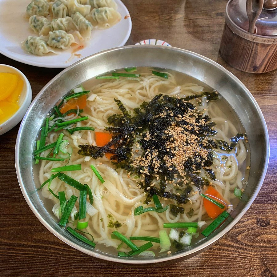 뜨끈한 칼국수 한그릇 때려