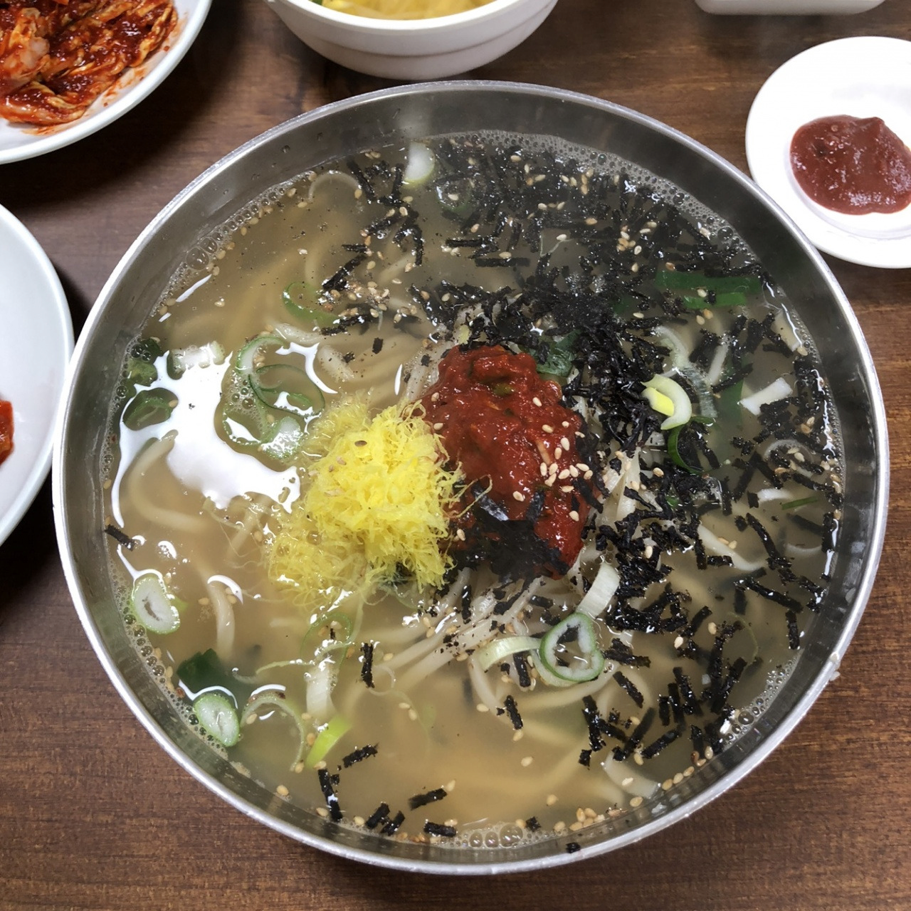 뜨끈한 칼국수 한그릇 때려