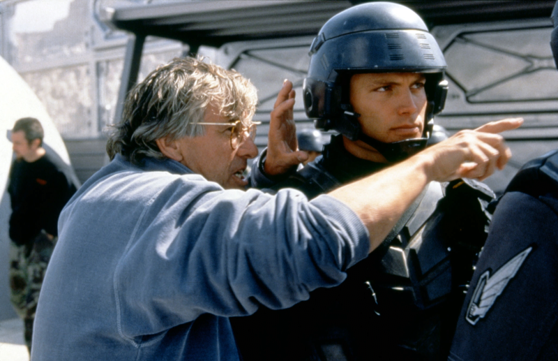 1997년, 영화 '스타쉽 트루퍼스' 촬영 현장