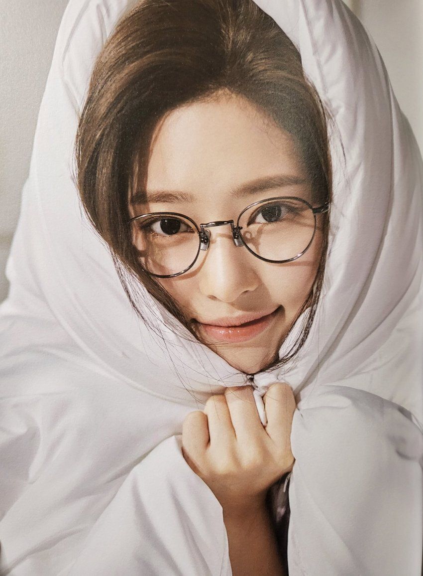 와이셔츠만 걸친 여친 느낌 김민주