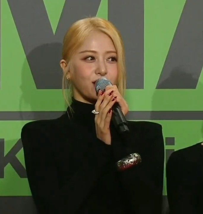 르세라핌 허윤진