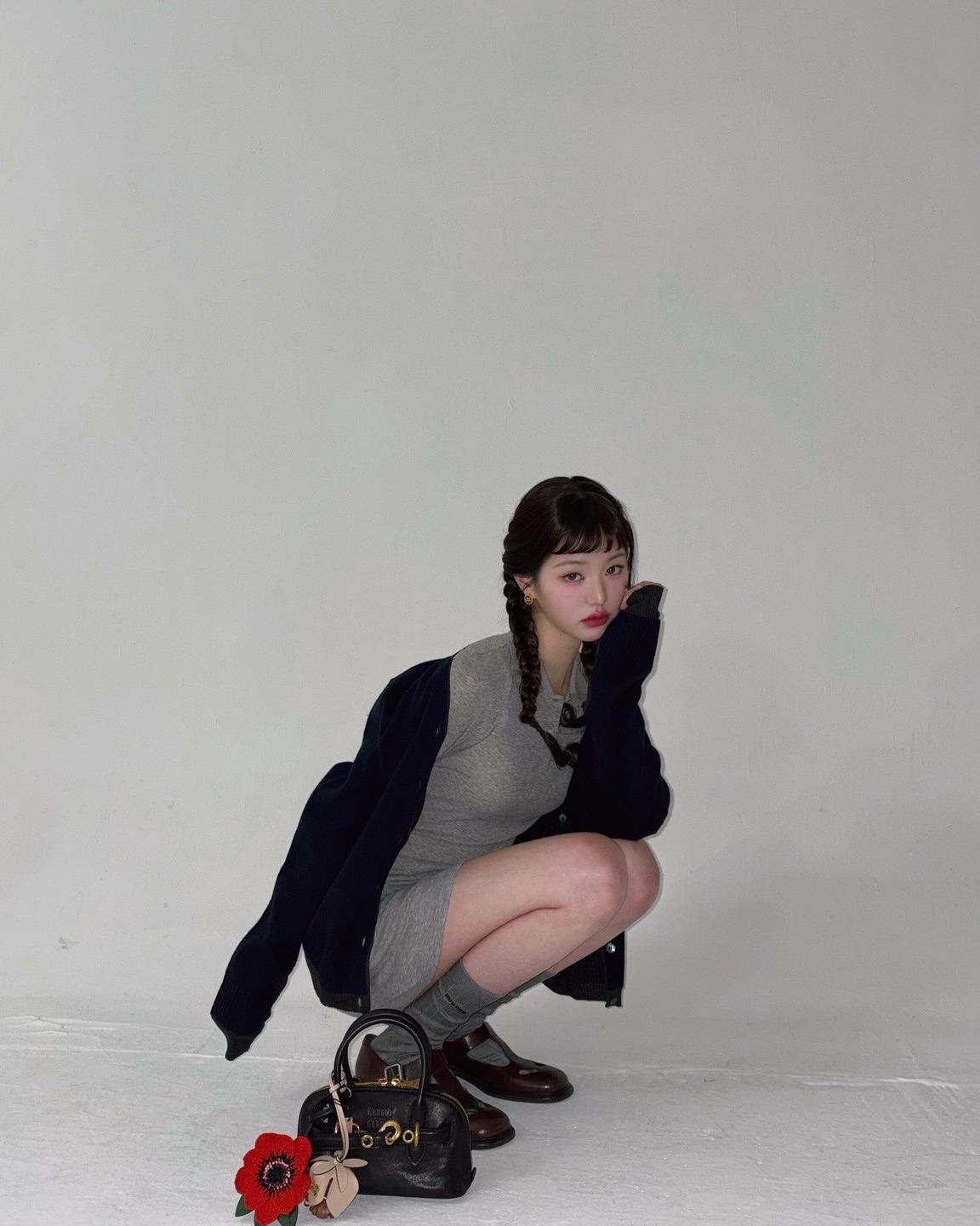 회색 미니원피스 골반이 돋보이는 아이브 장원영 - 미우미우