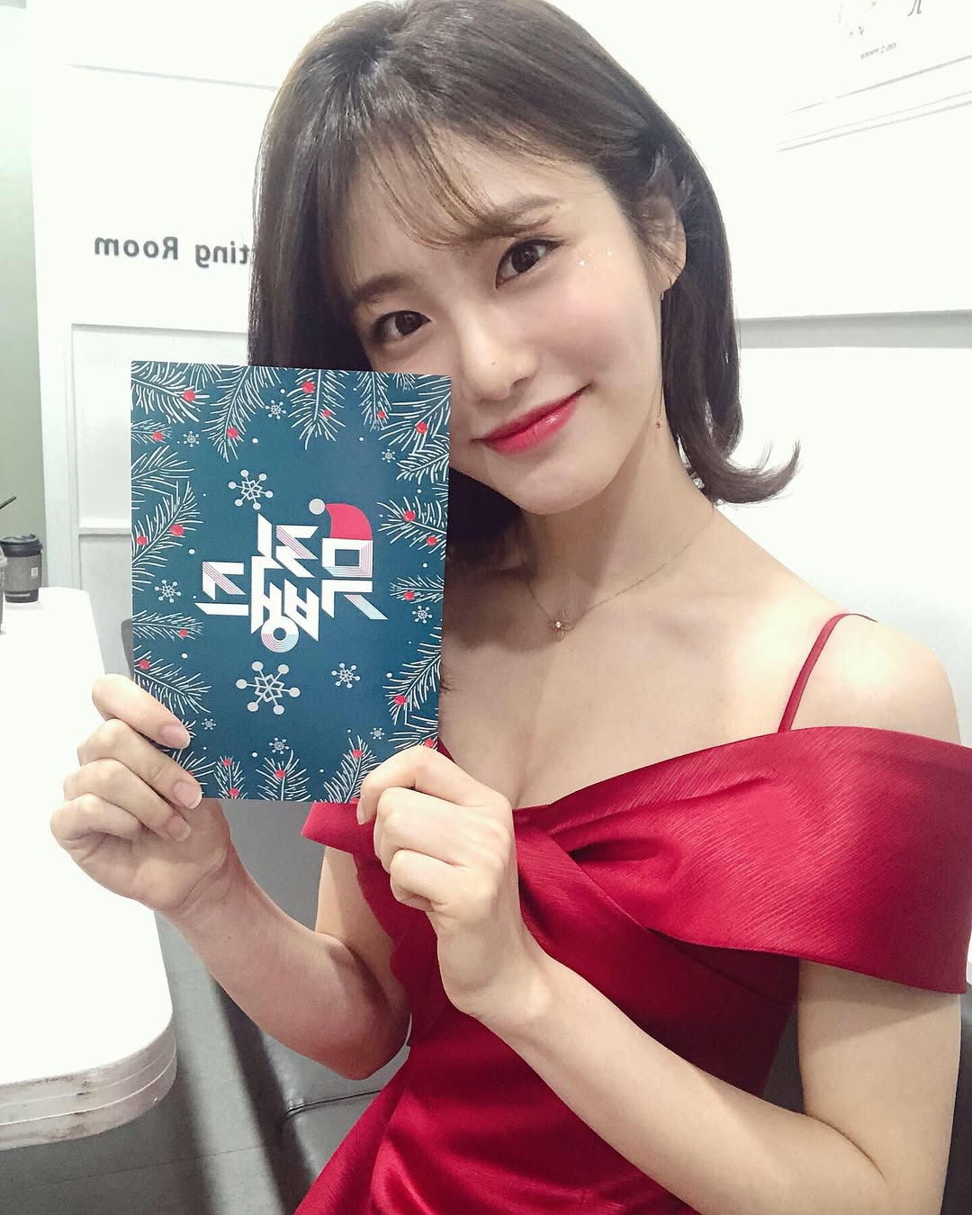 신예은 뮤직뱅크 + 연기대상 대기실 드레스 은근한 가슴골