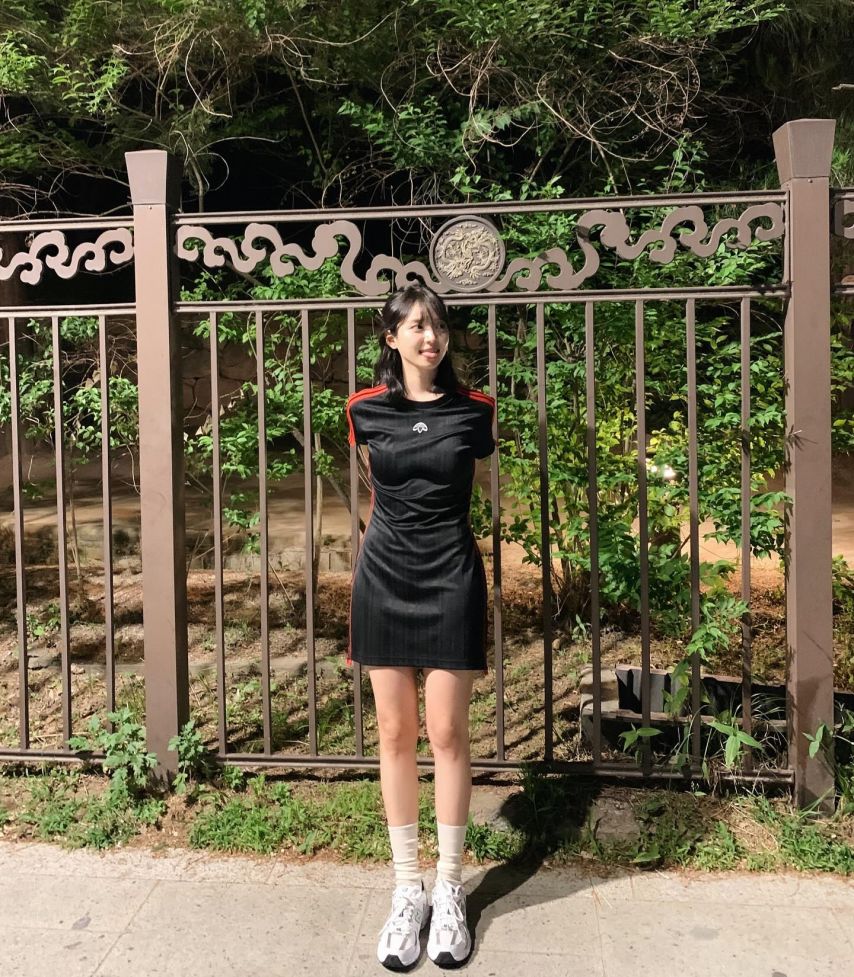 T백라인 잡힌 레깅스 입고 천국의 계단 오르는 김지영 환상적인 뒷태