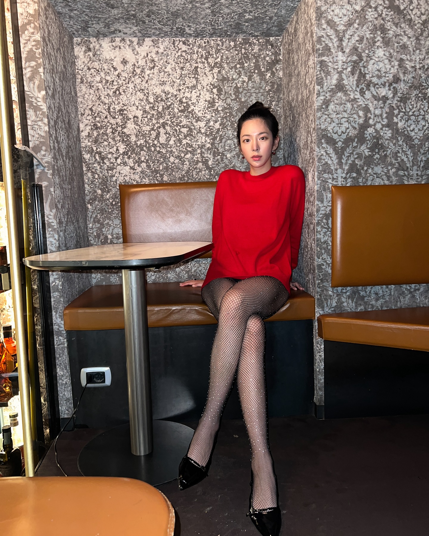 스타킹에 진심인 장재인..팬티패션 + 망사스타킹 엉벅지 노출