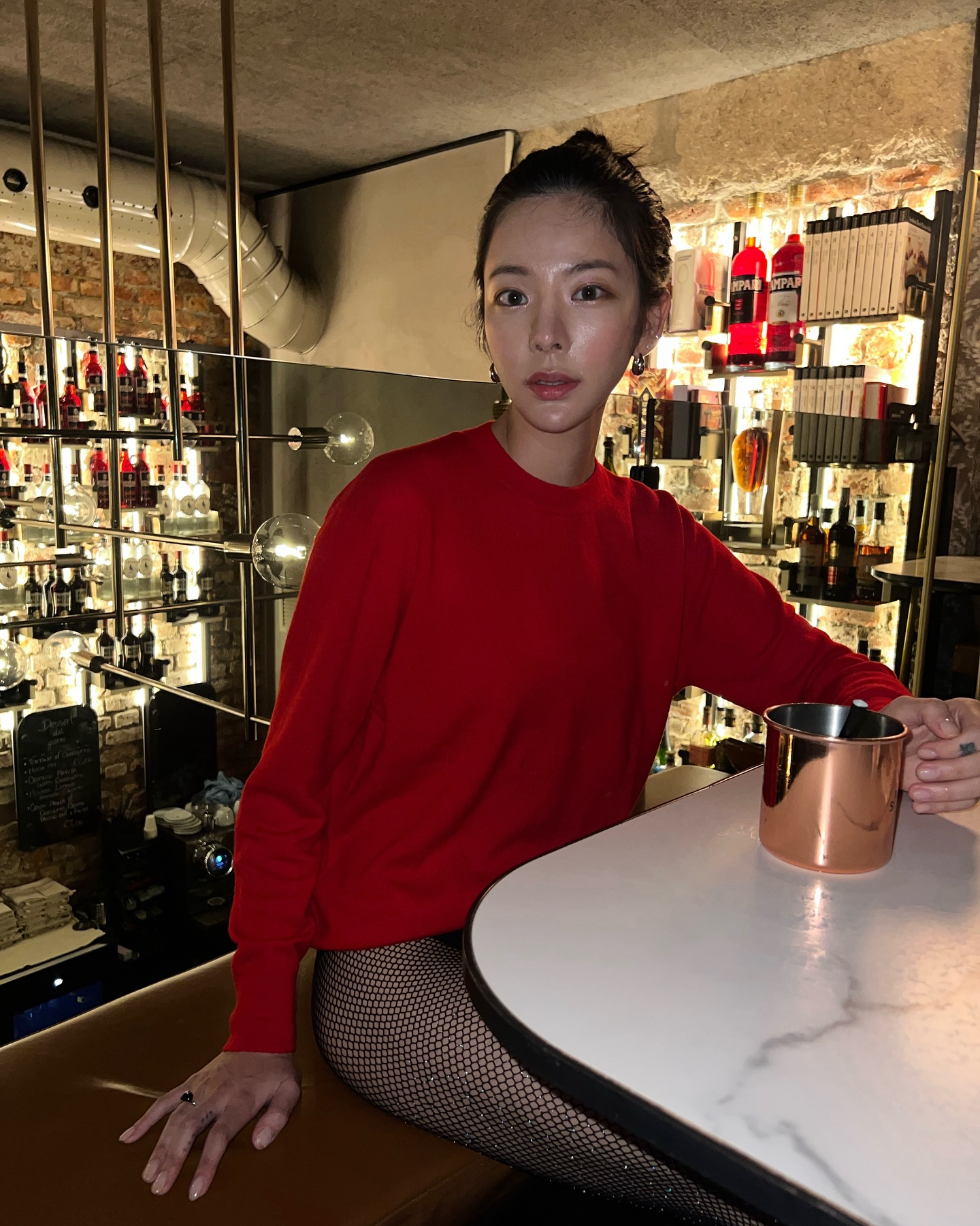스타킹에 진심인 장재인..팬티패션 + 망사스타킹 엉벅지 노출