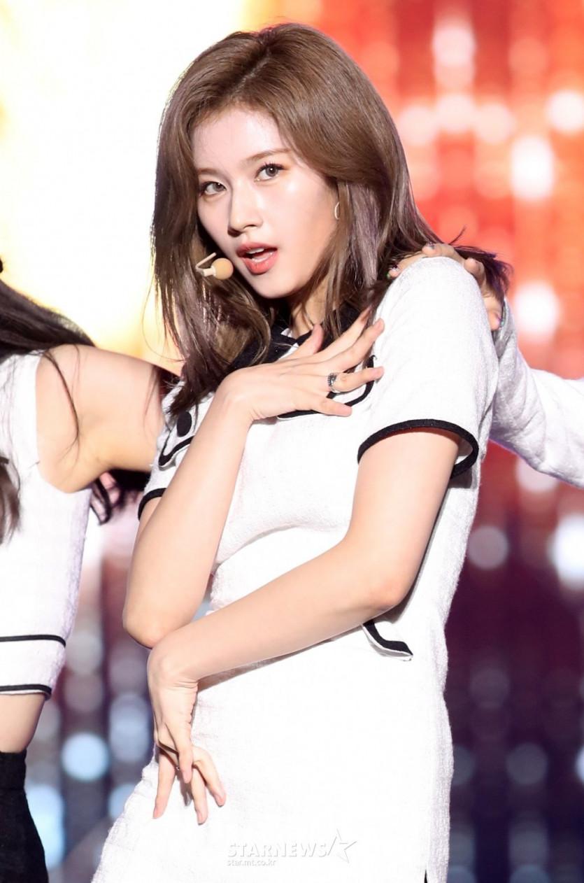 트와이스 사나