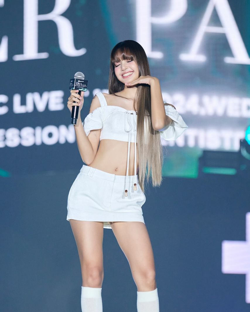 블랙핑크 리사 .jpg